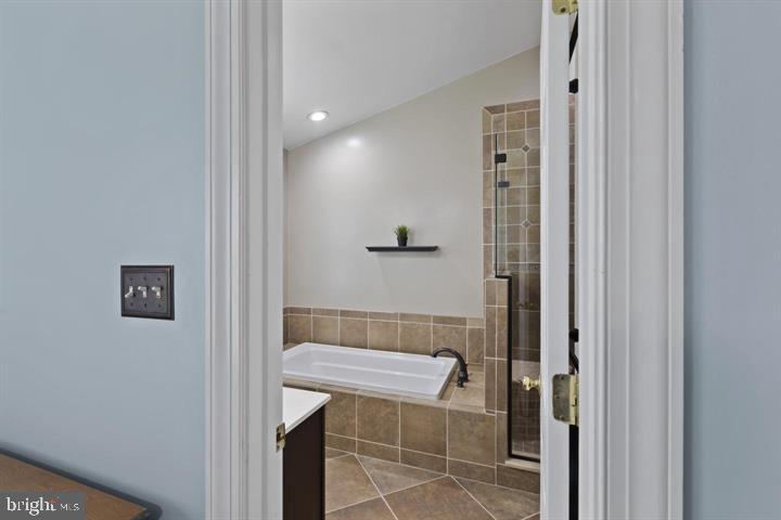 THE GREENS AT FAIRWAY HILLS - Residential