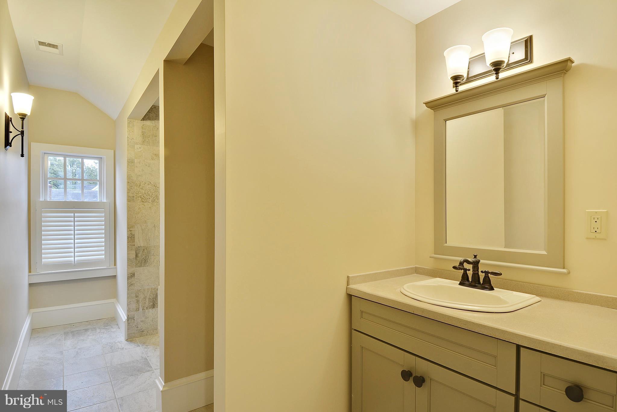 EASTPORT - Residential Lease