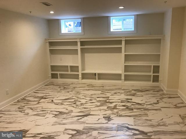 EASTPORT - Residential Lease