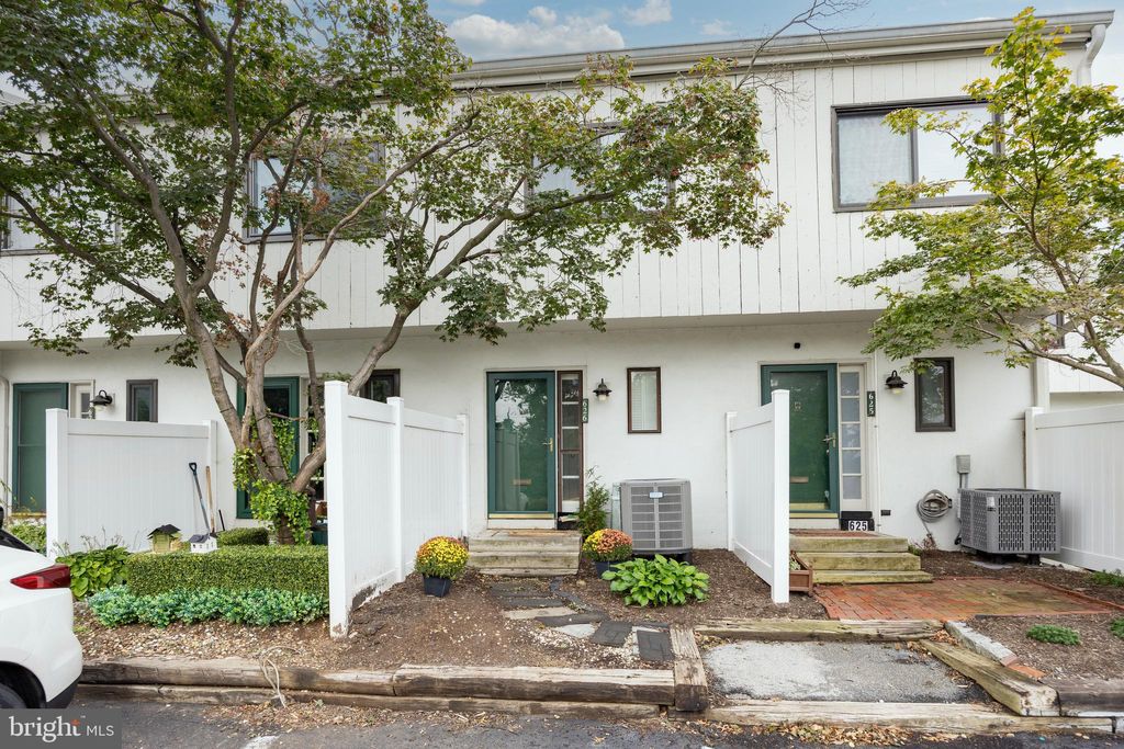 Photo of 626 Summit House #626, WEST CHESTER, PA 19382 (MLS # PACT2106700)