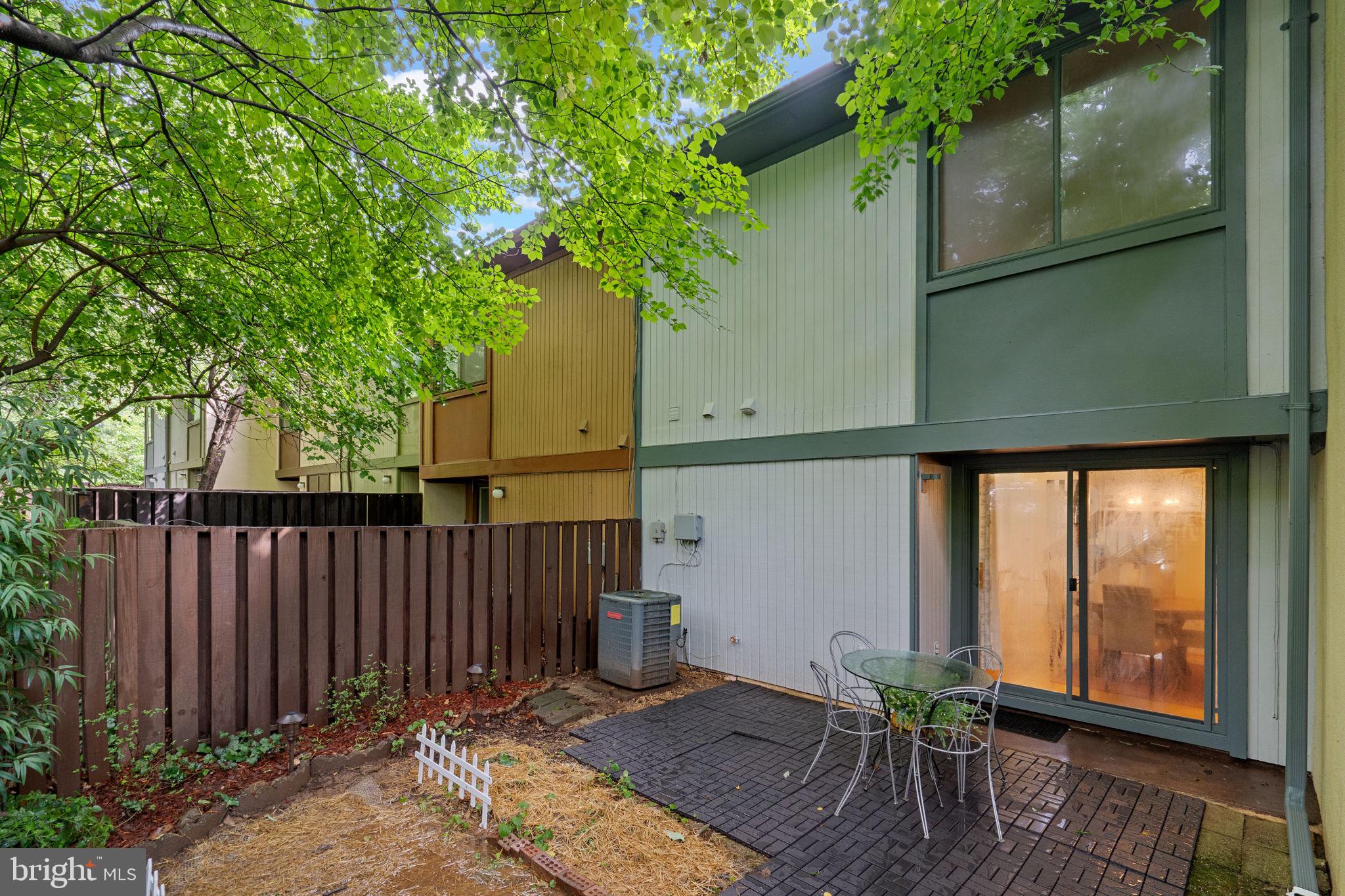 RESTON - Residential