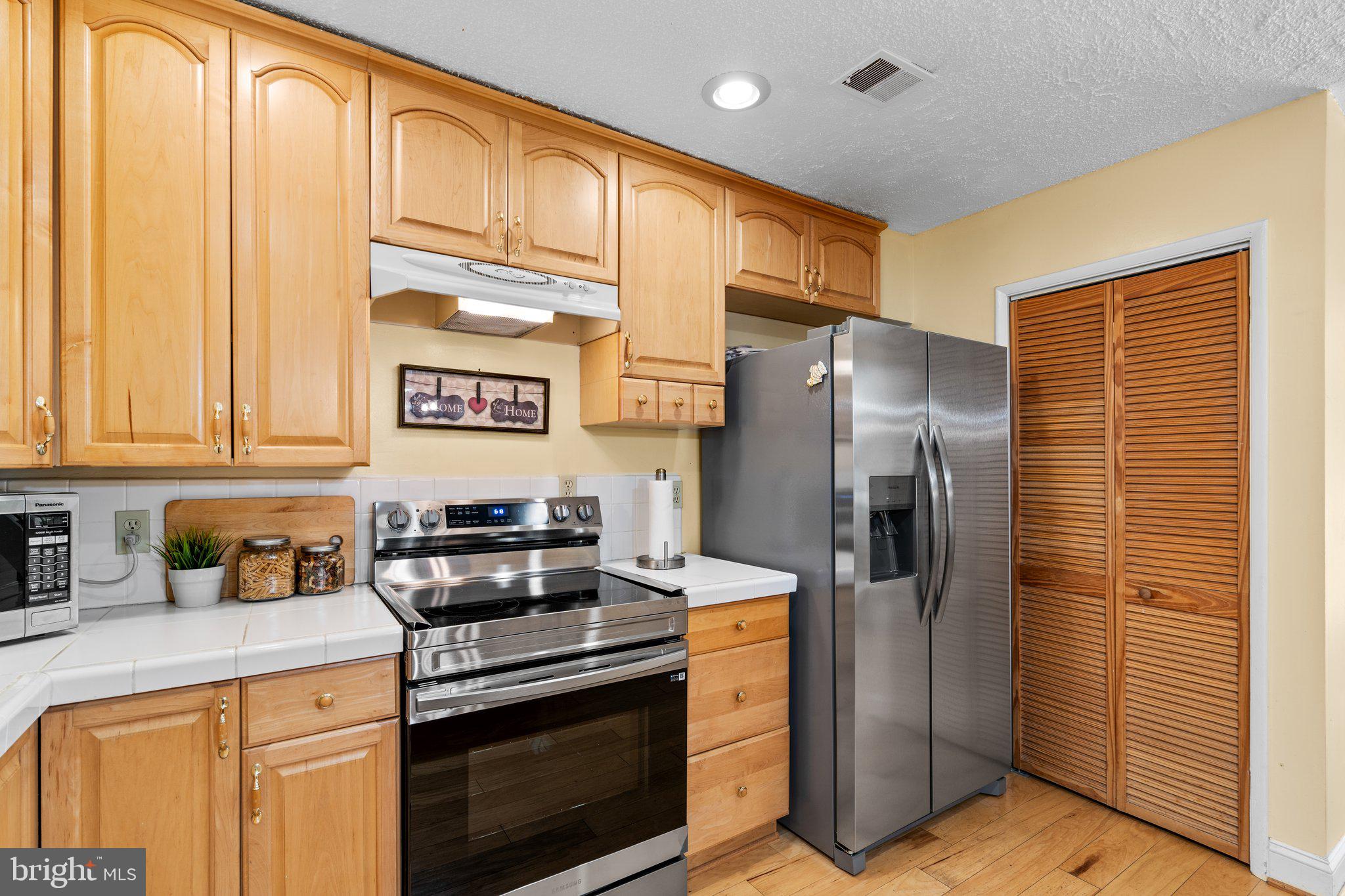 RESTON - Residential