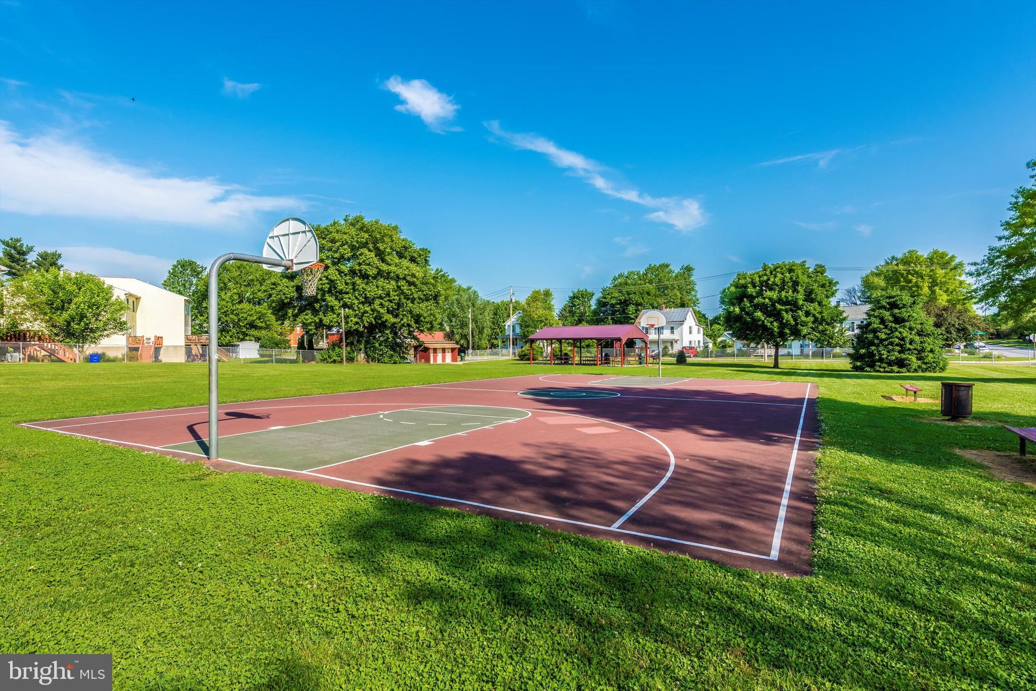 CREEKSIDE PARK - Residential