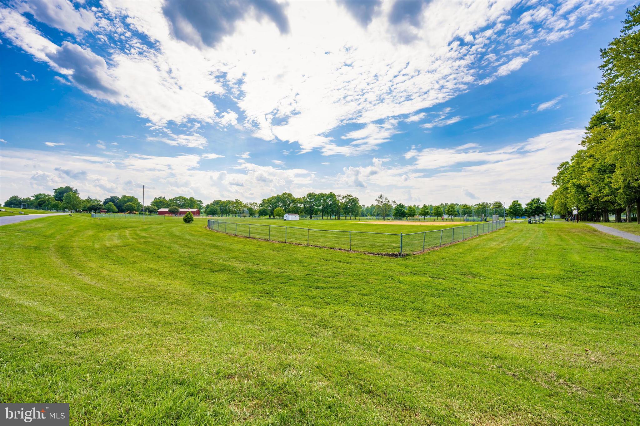 CREEKSIDE PARK - Residential