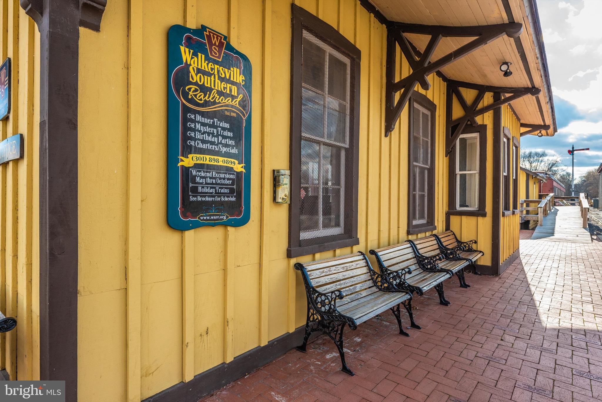 CREEKSIDE PARK - Residential