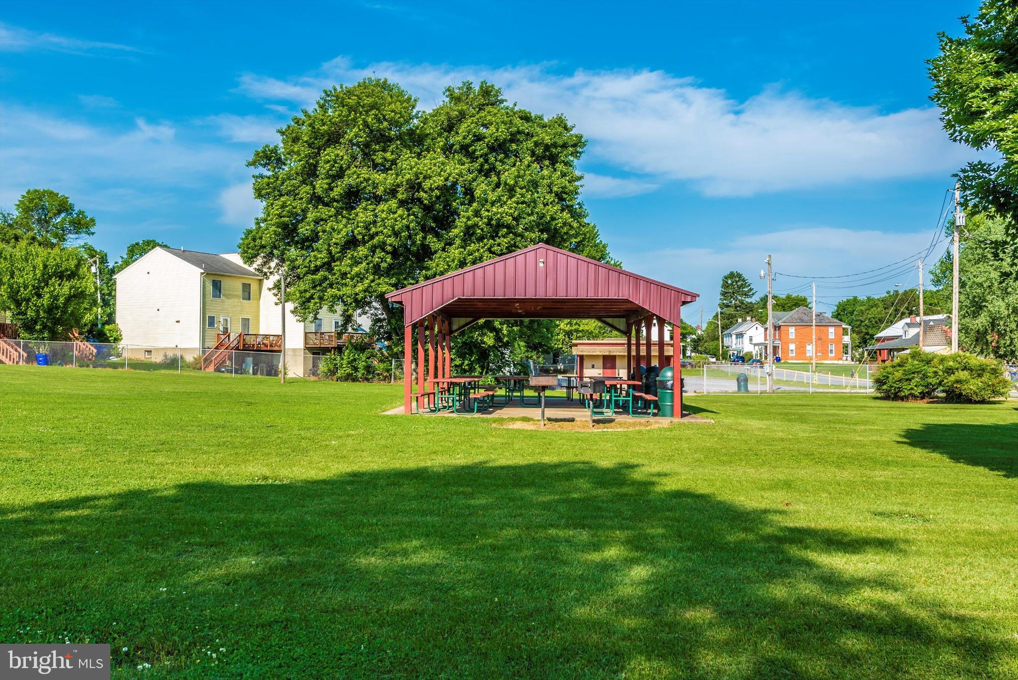 CREEKSIDE PARK - Residential