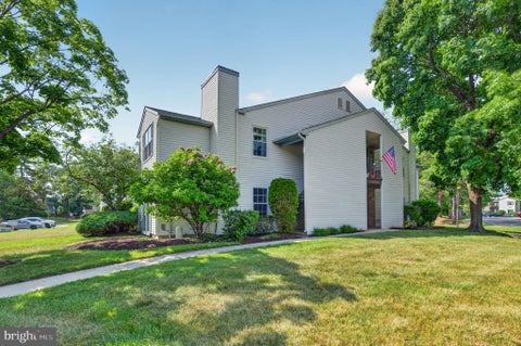 Condo For Sale - 10 Village Court<br/> MOUNT LAUREL, NJ 08054