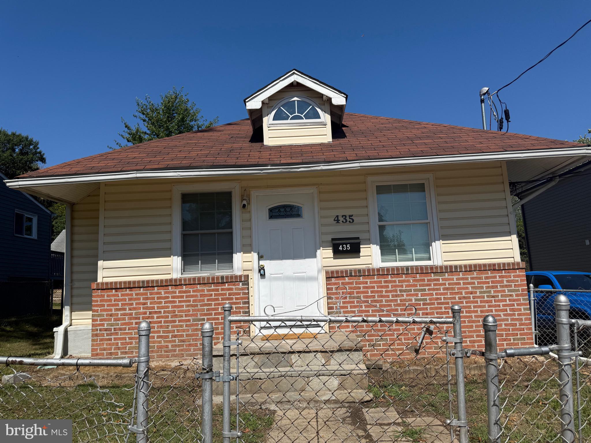 Come see this Detached, if you looking to buy your first home or a second home to have some rental income Lots of potential in these two level 4 bedrooms, 2 full bathrooms traditional Rambler, A Deck and on a manageable lot, Off street parking, side entrance and a rear entrance.
The property is owner occupied CONVENIENT LOCATION CLOSE TO METRO STATION OR DRIVING INTO DC.