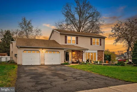 22 Hoffman Drive, Hamilton, NJ MLS: NJME2075024