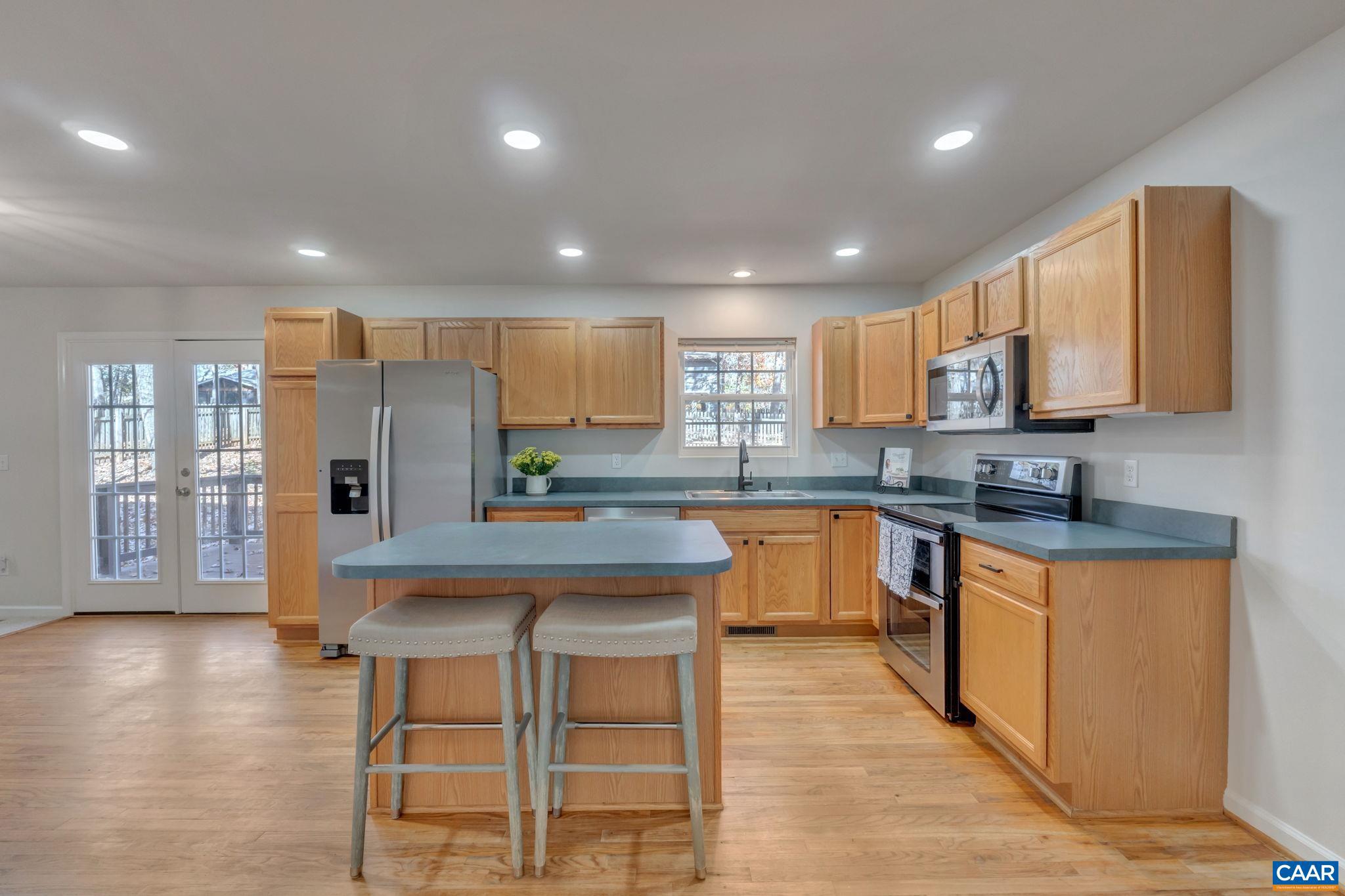 LAKE MONTICELLO - Residential