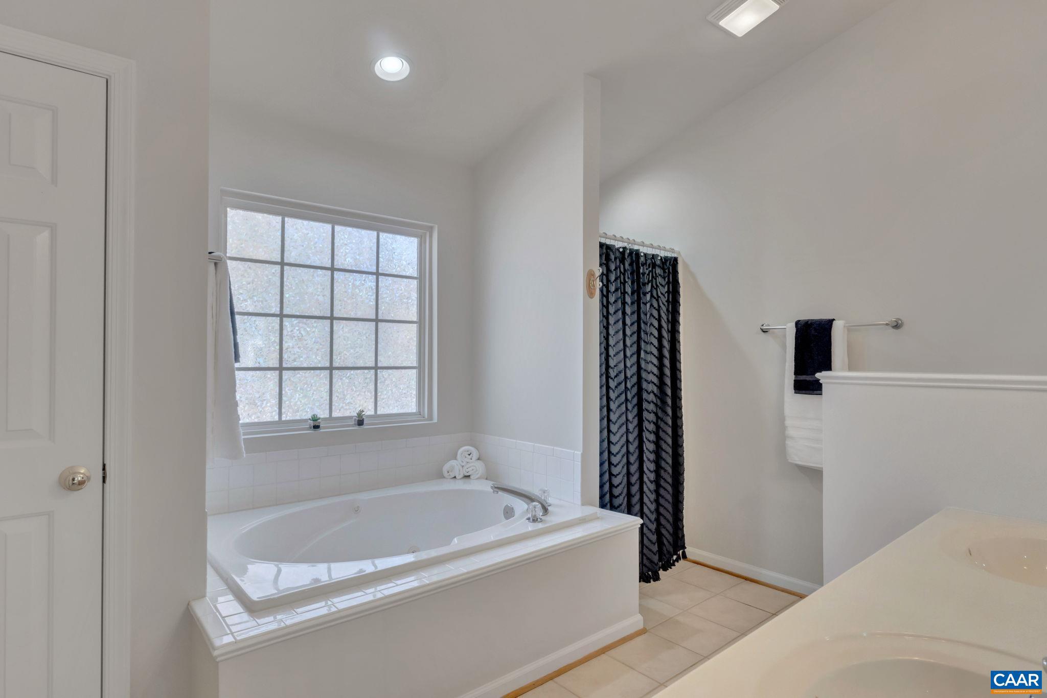 LAKE MONTICELLO - Residential