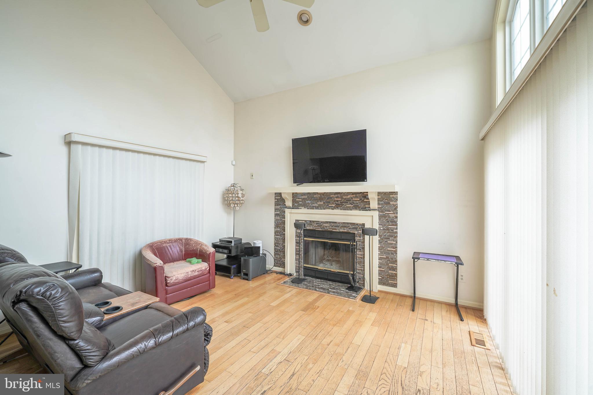 MEADOWGATE - Residential