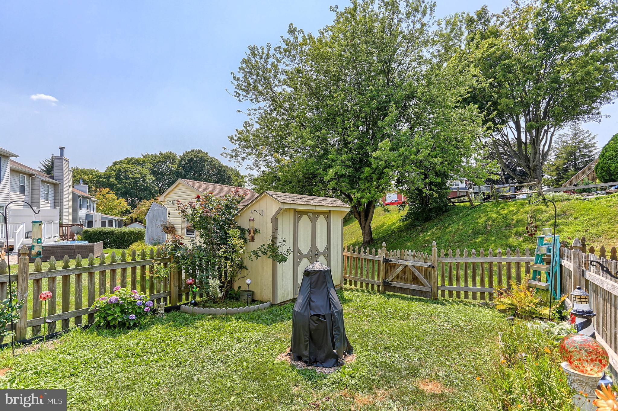 SMALL CROSSINGS - Residential