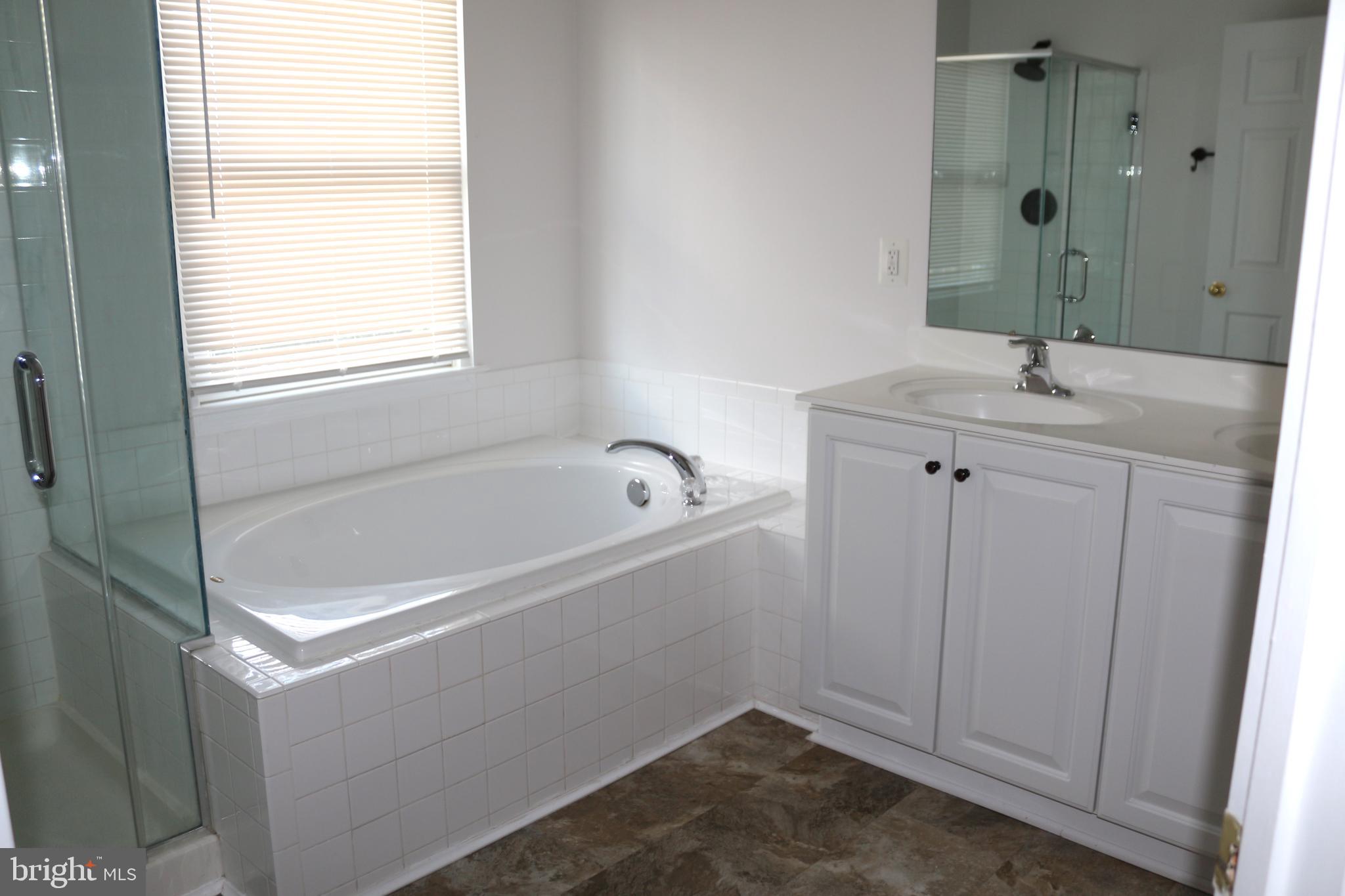 LAKELAND PLACE - Residential