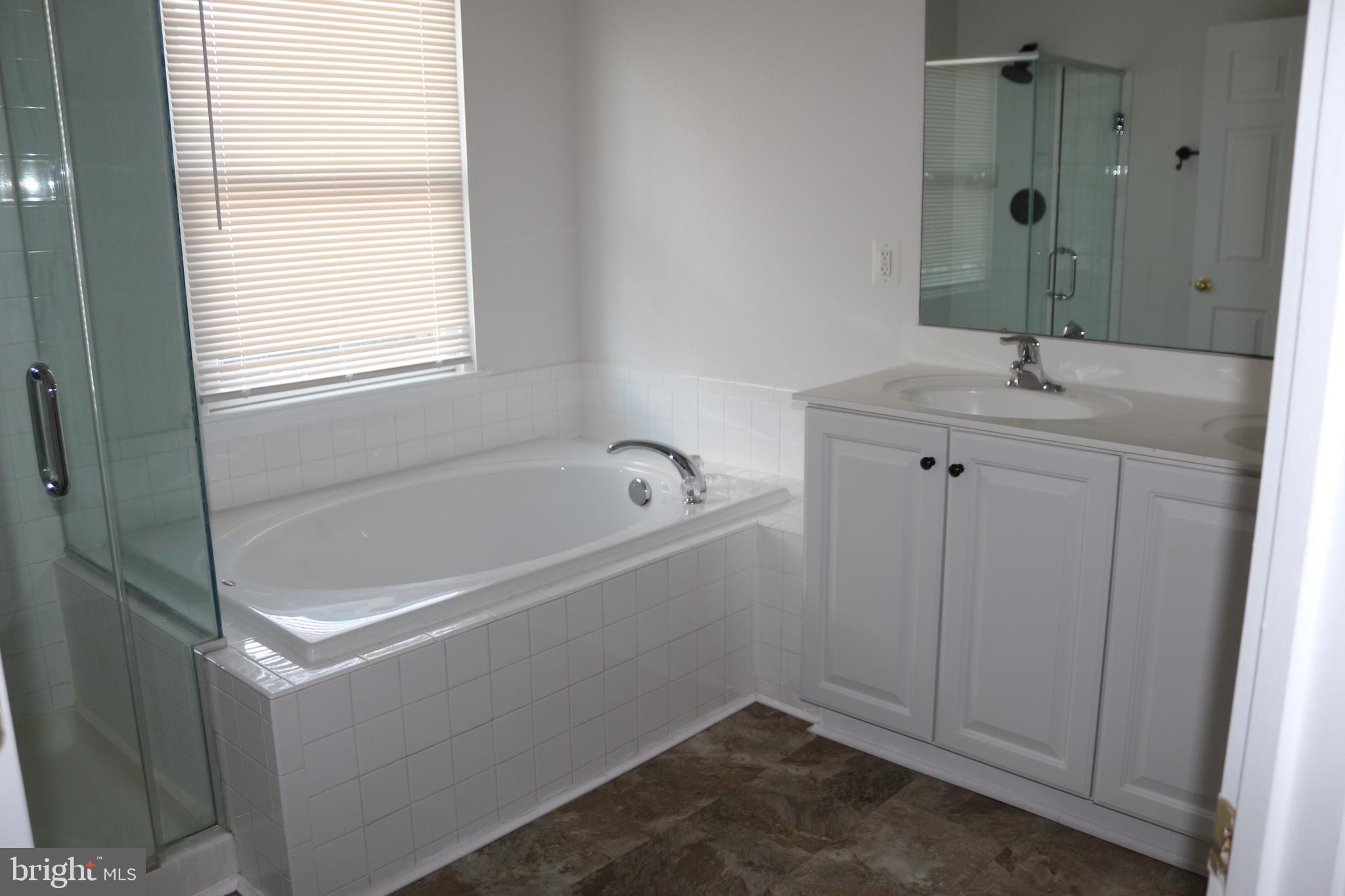 LAKELAND PLACE - Residential