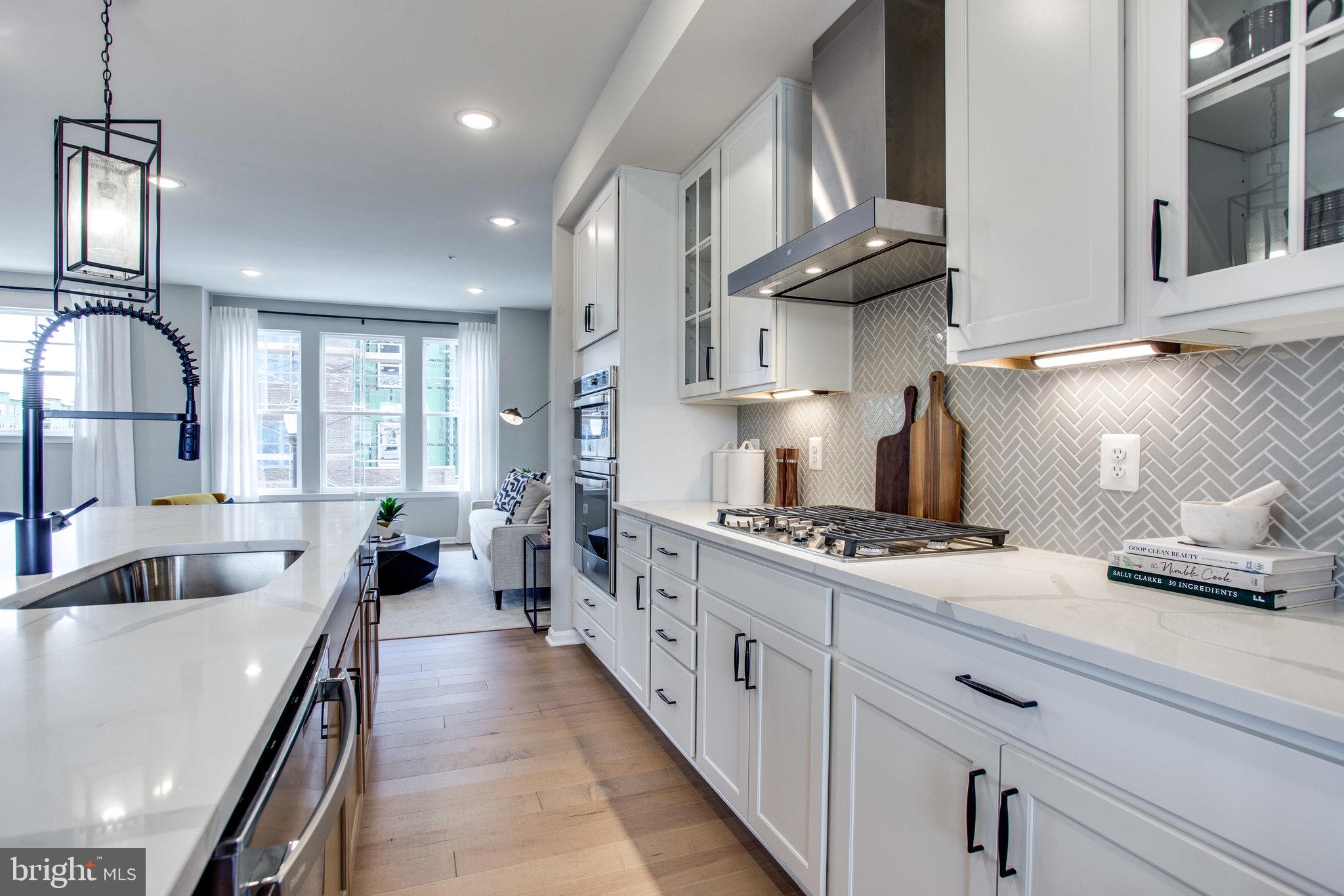 TOWNS AT MARKET COMMONS - Residential