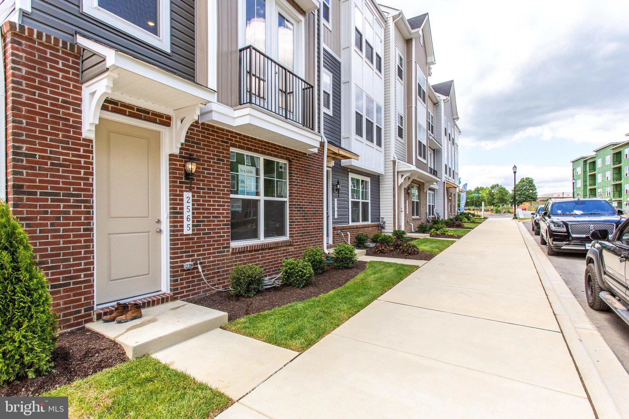 TOWNS AT MARKET COMMONS - Residential