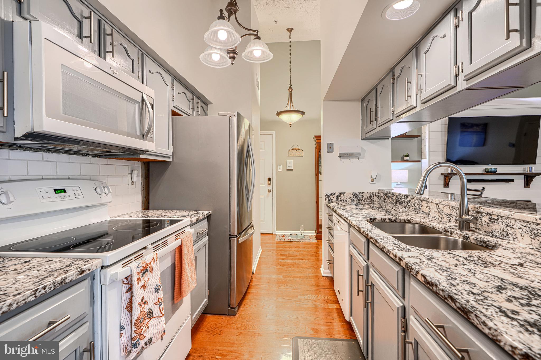 BRENTWOOD CONDO - Residential