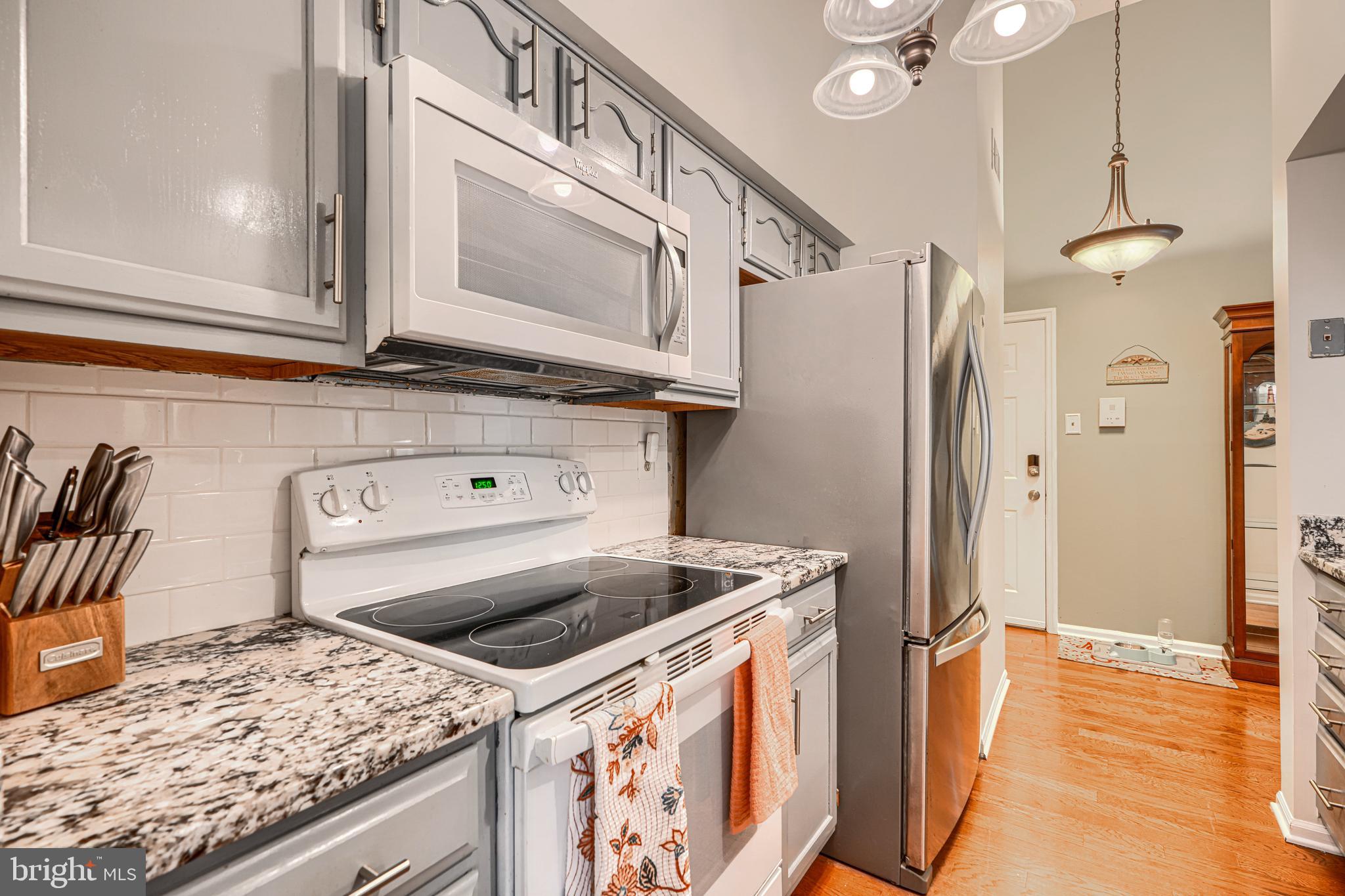 BRENTWOOD CONDO - Residential