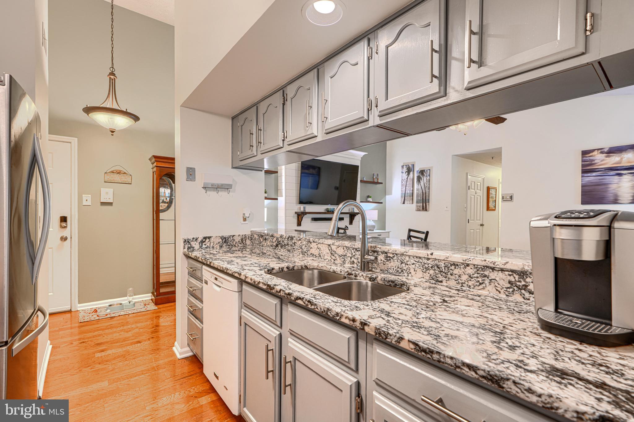 BRENTWOOD CONDO - Residential