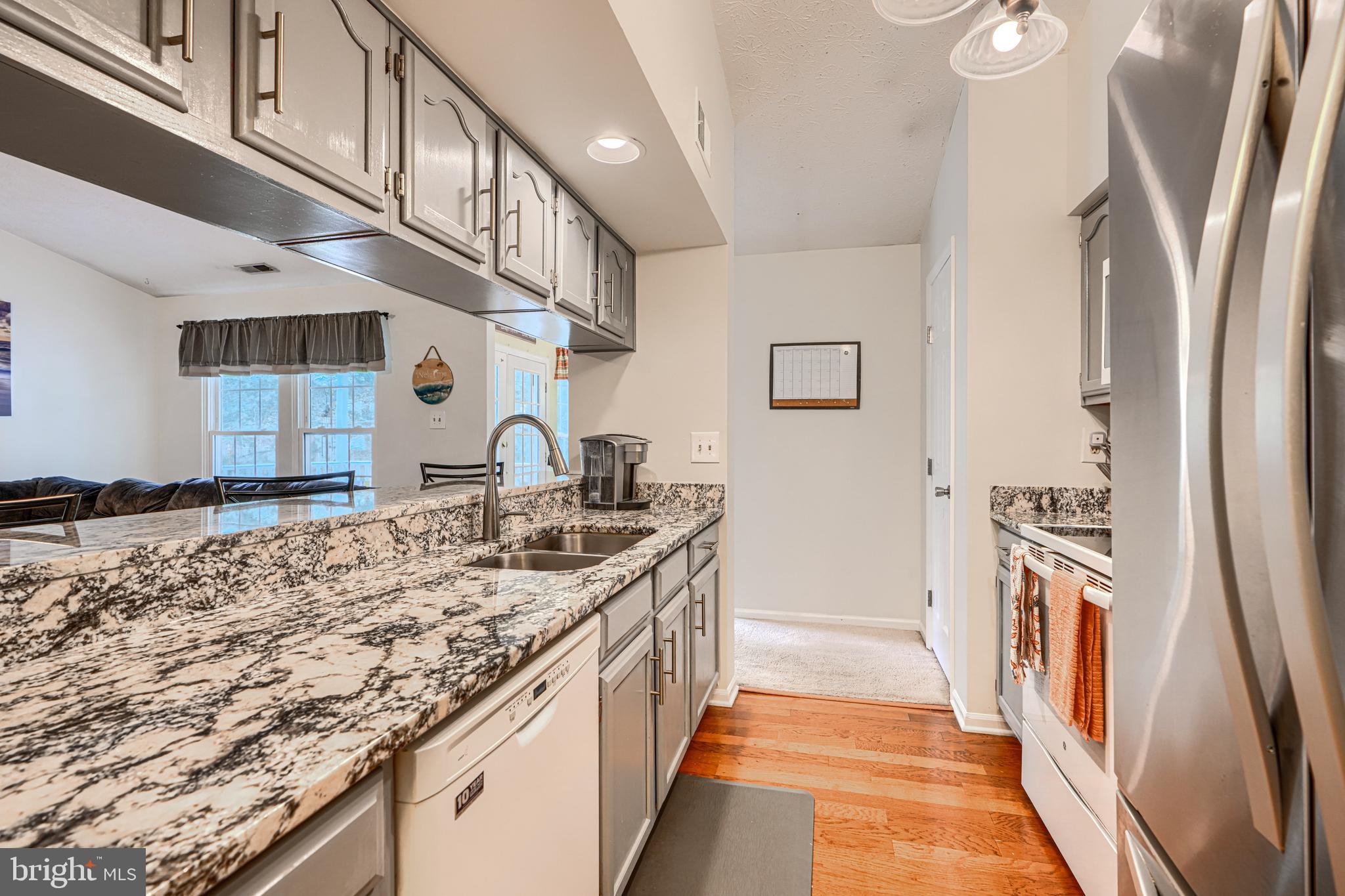 BRENTWOOD CONDO - Residential