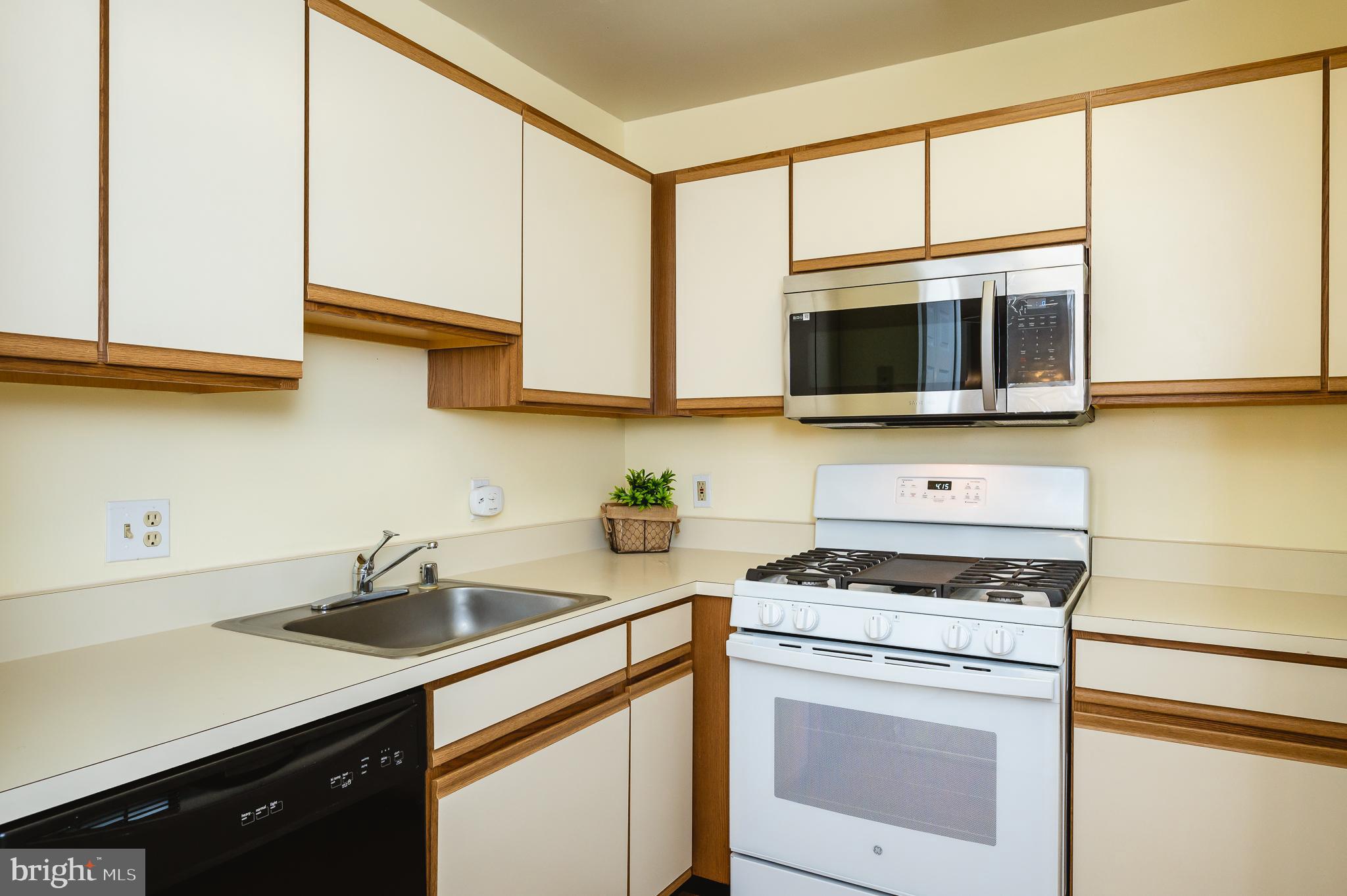 TAYLOR RIDGE CONDOMINIUMS - Residential