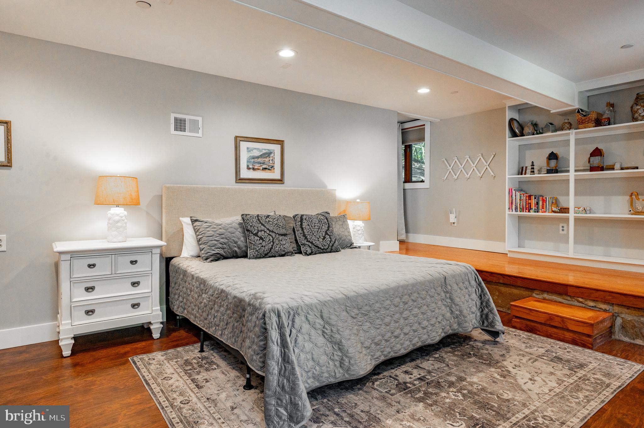 STATE PARK ROAD - Residential