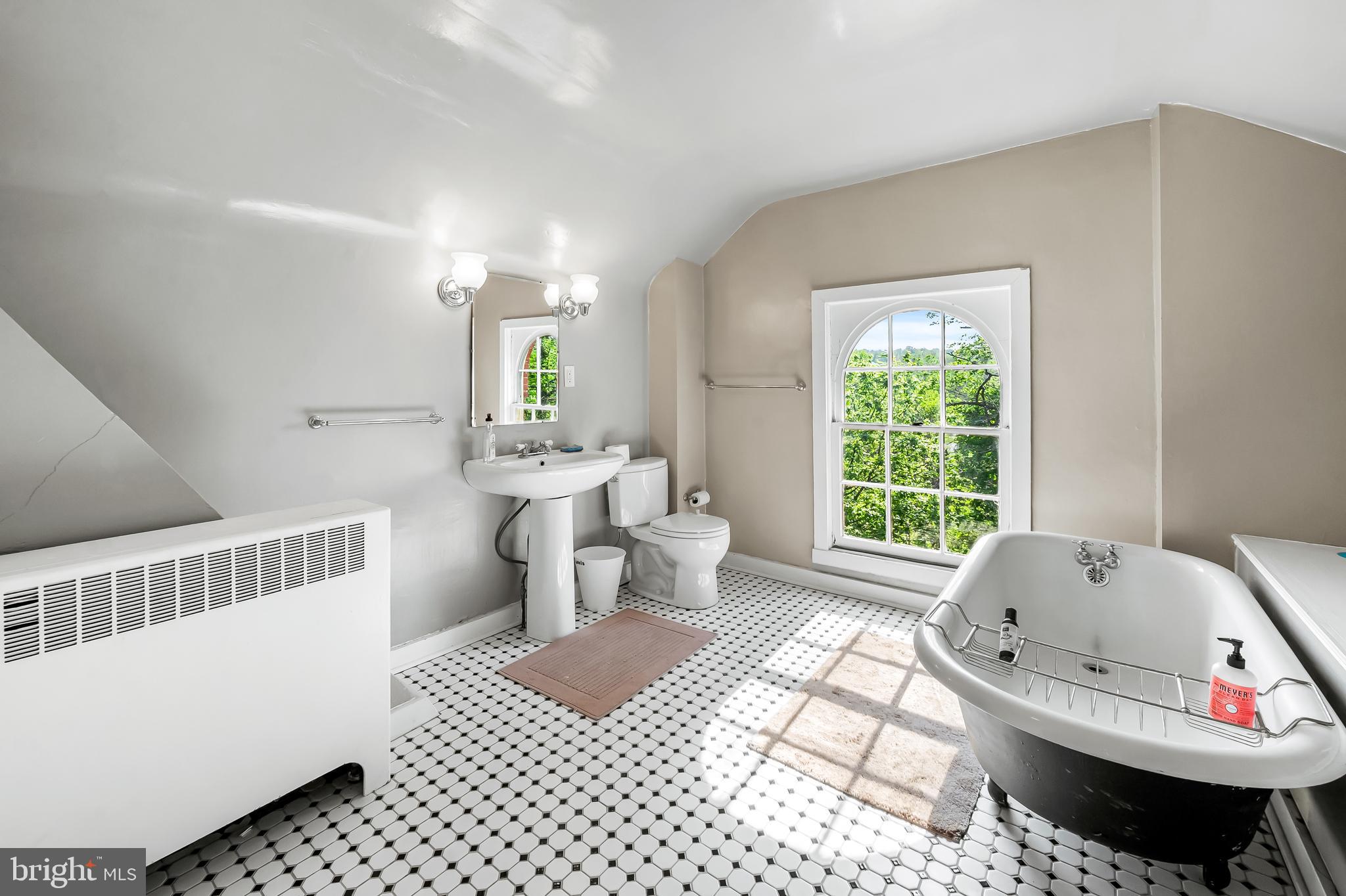 ROLAND PARK - Residential