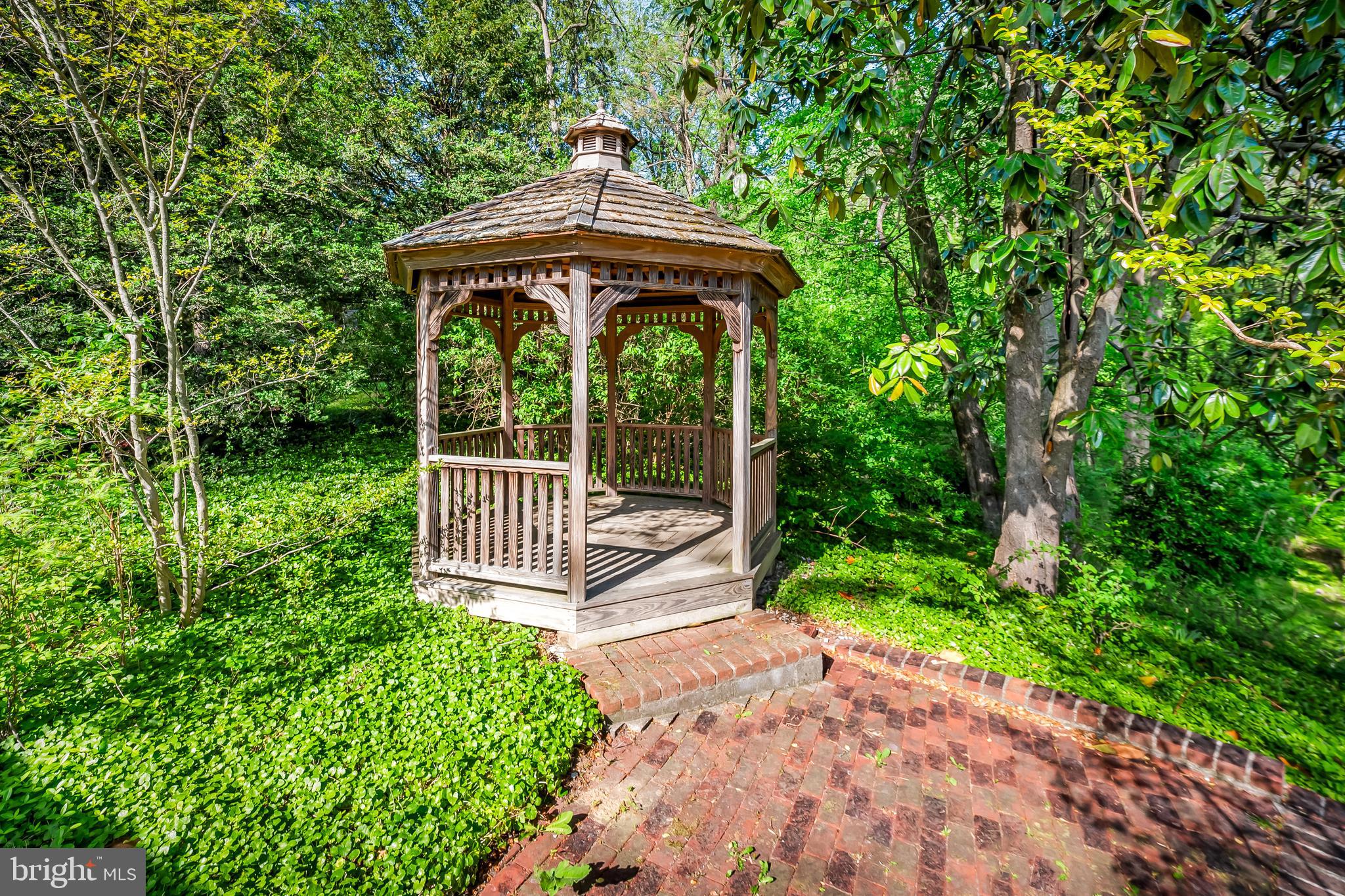 ROLAND PARK - Residential