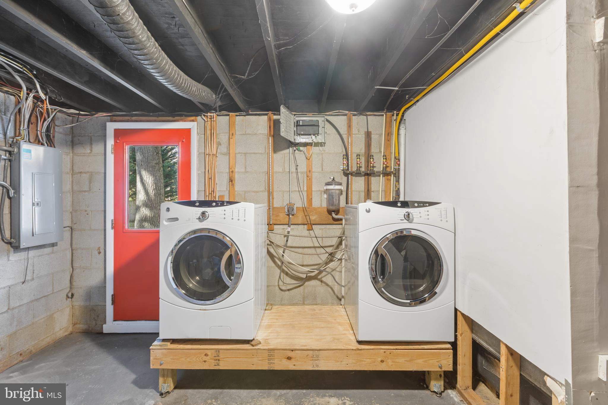 ELVATON ACRES - Residential