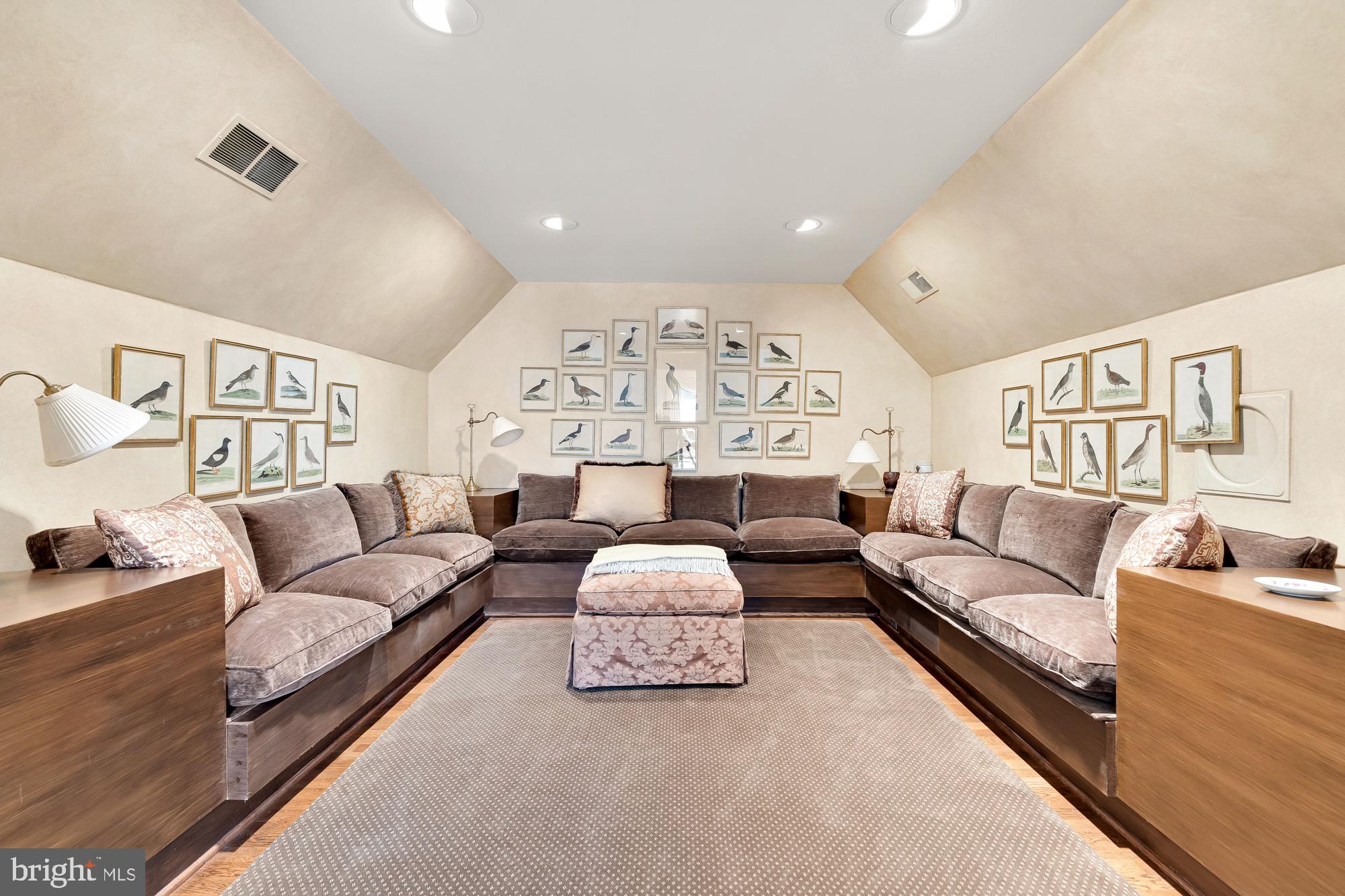 POTOMAC VILLAGE - Residential