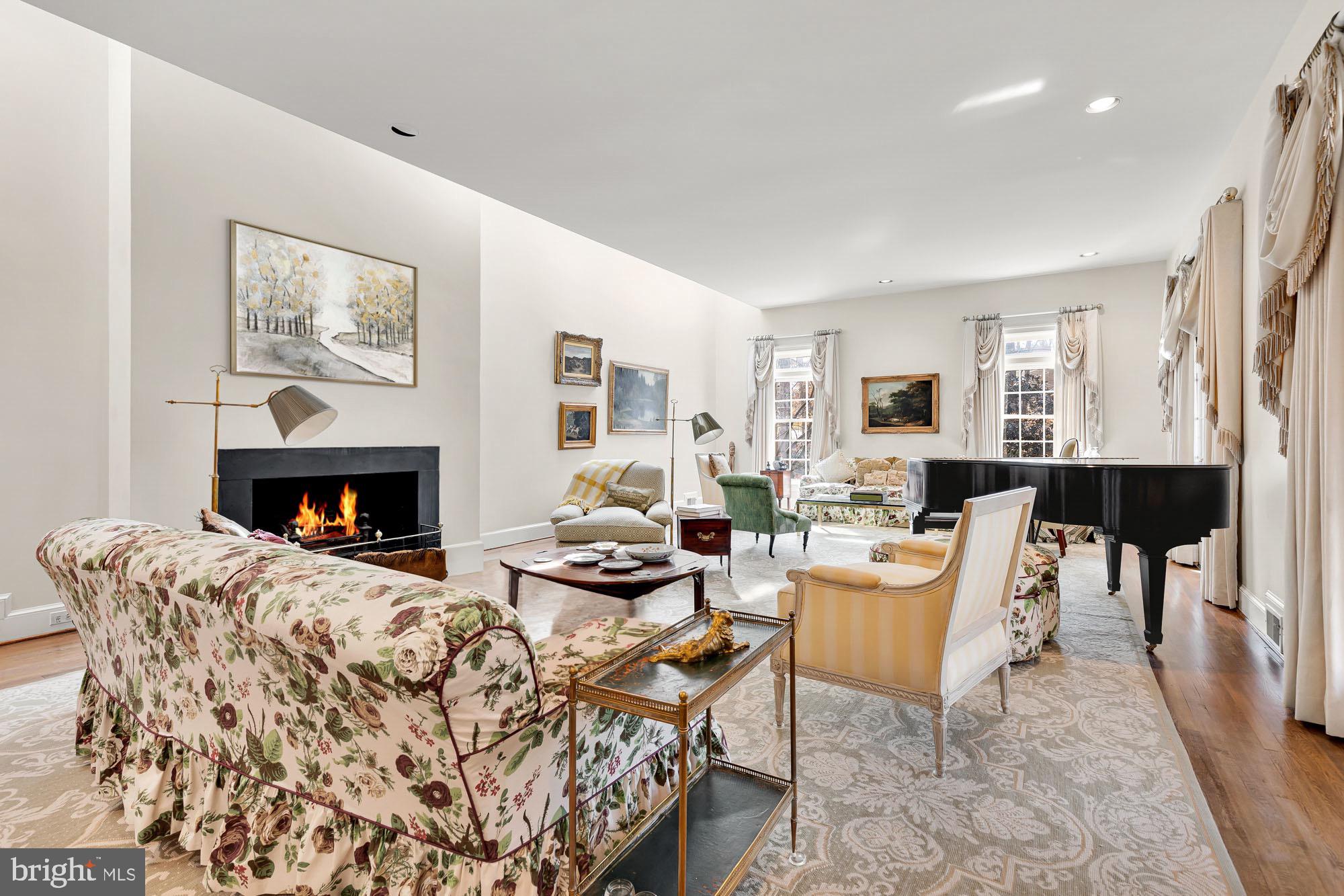 POTOMAC VILLAGE - Residential