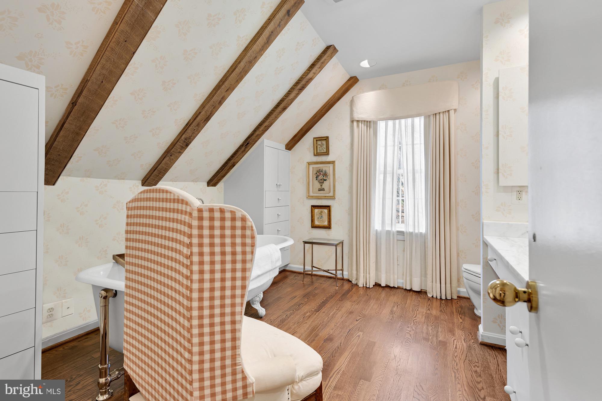 POTOMAC VILLAGE - Residential