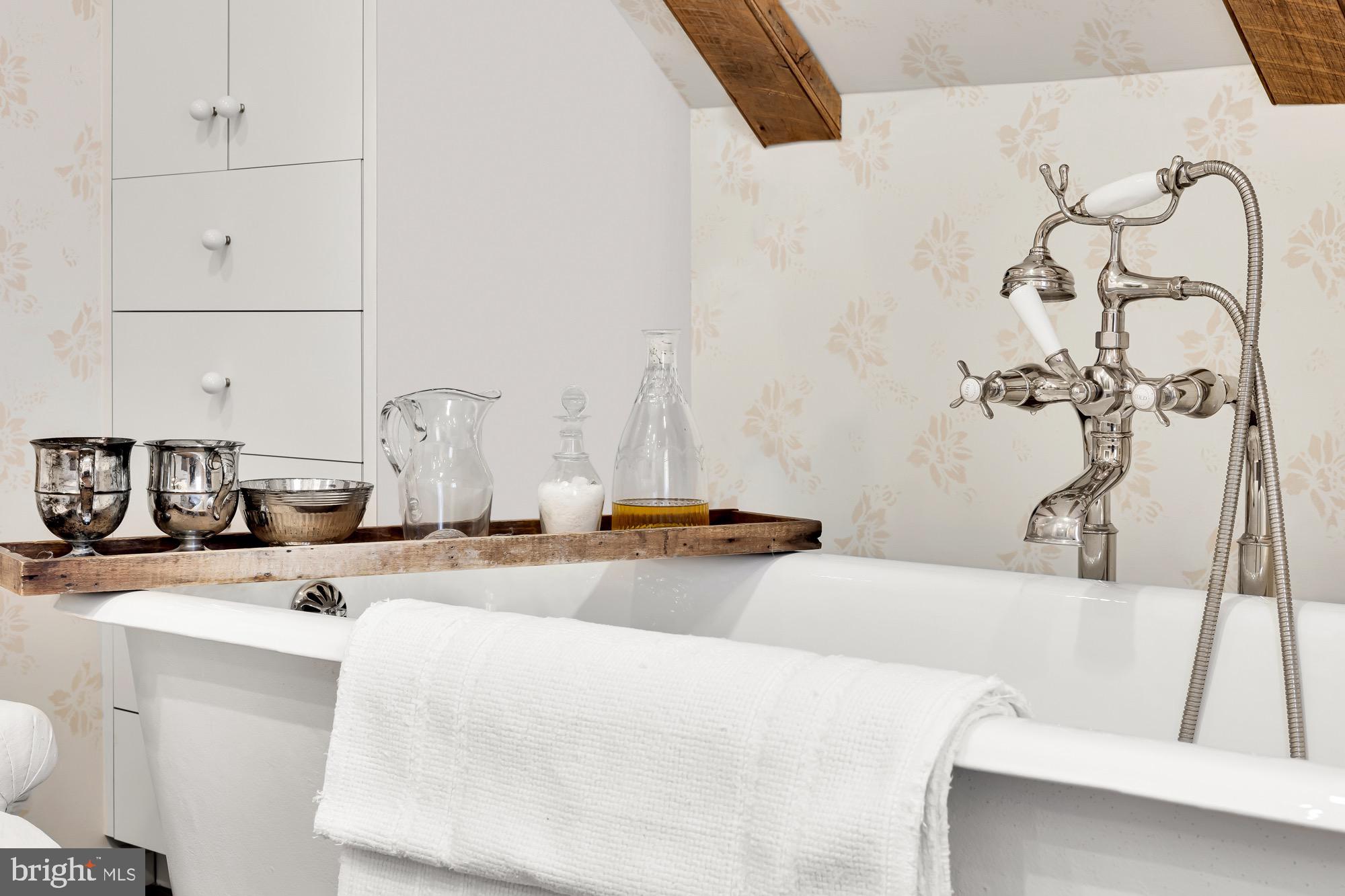 POTOMAC VILLAGE - Residential