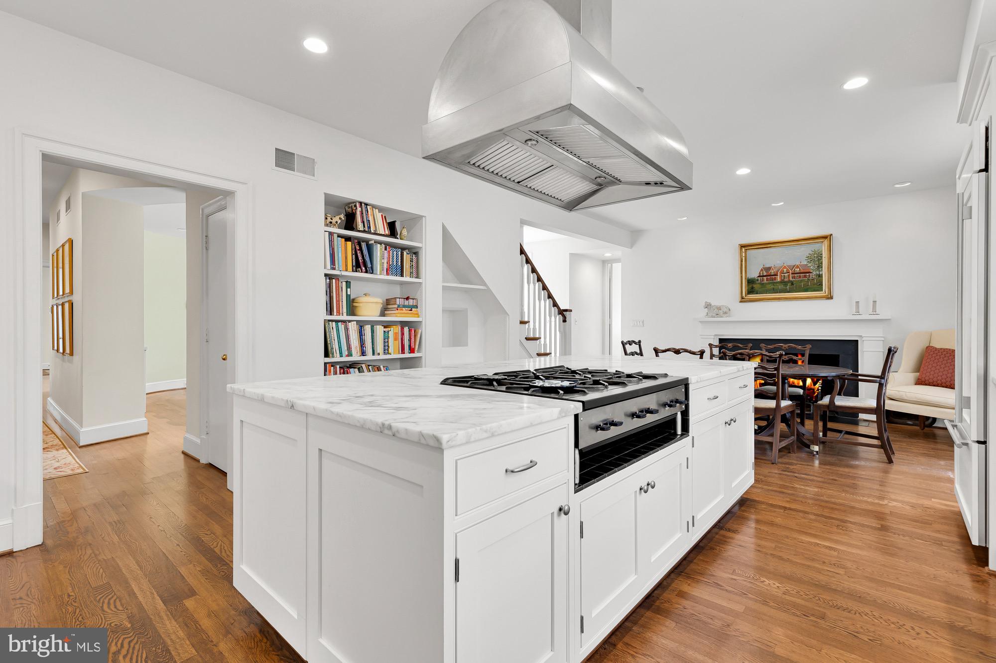 POTOMAC VILLAGE - Residential