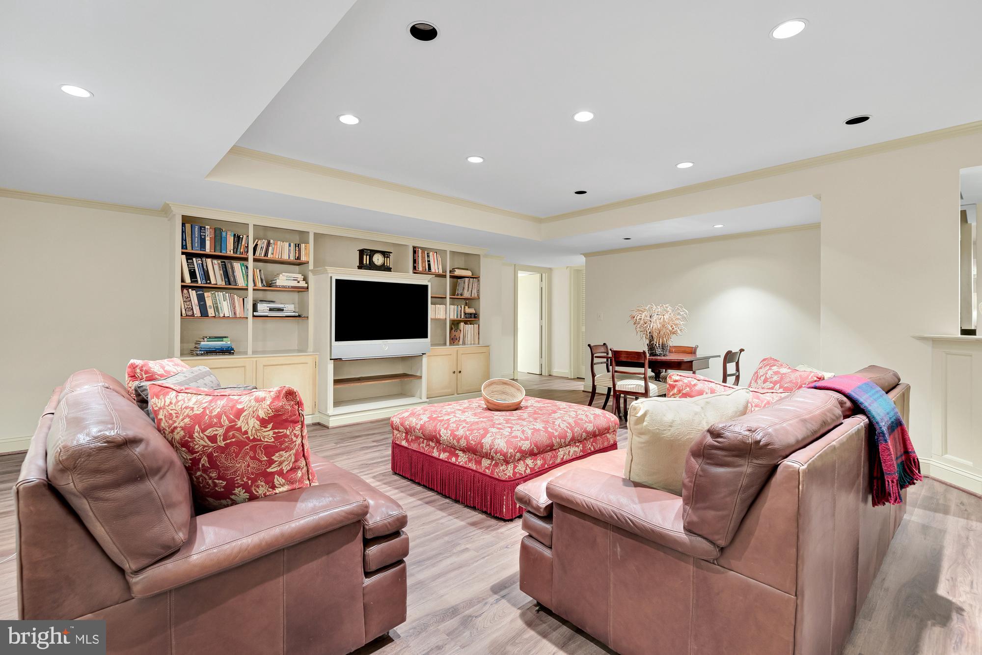 POTOMAC VILLAGE - Residential