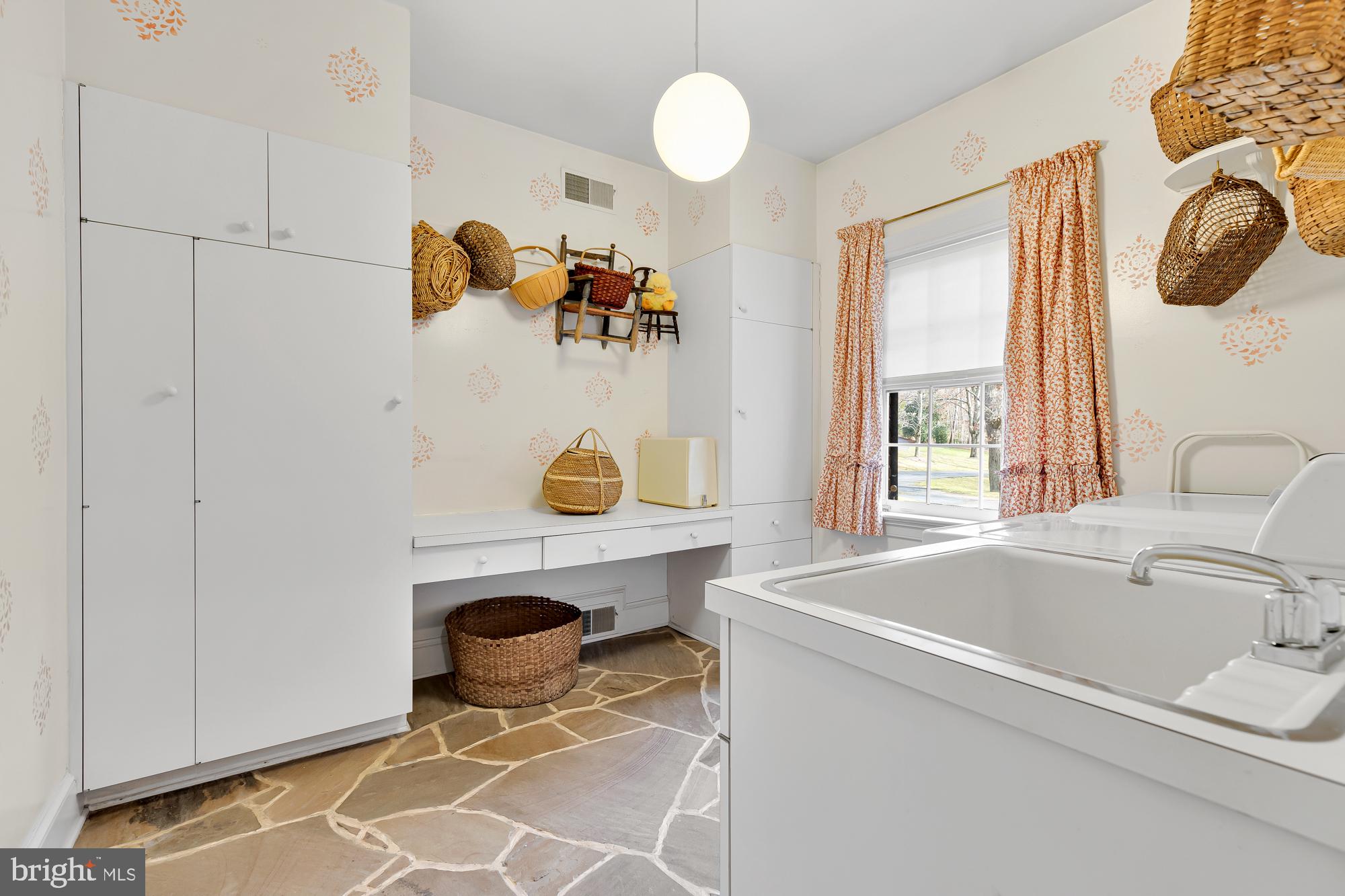 POTOMAC VILLAGE - Residential