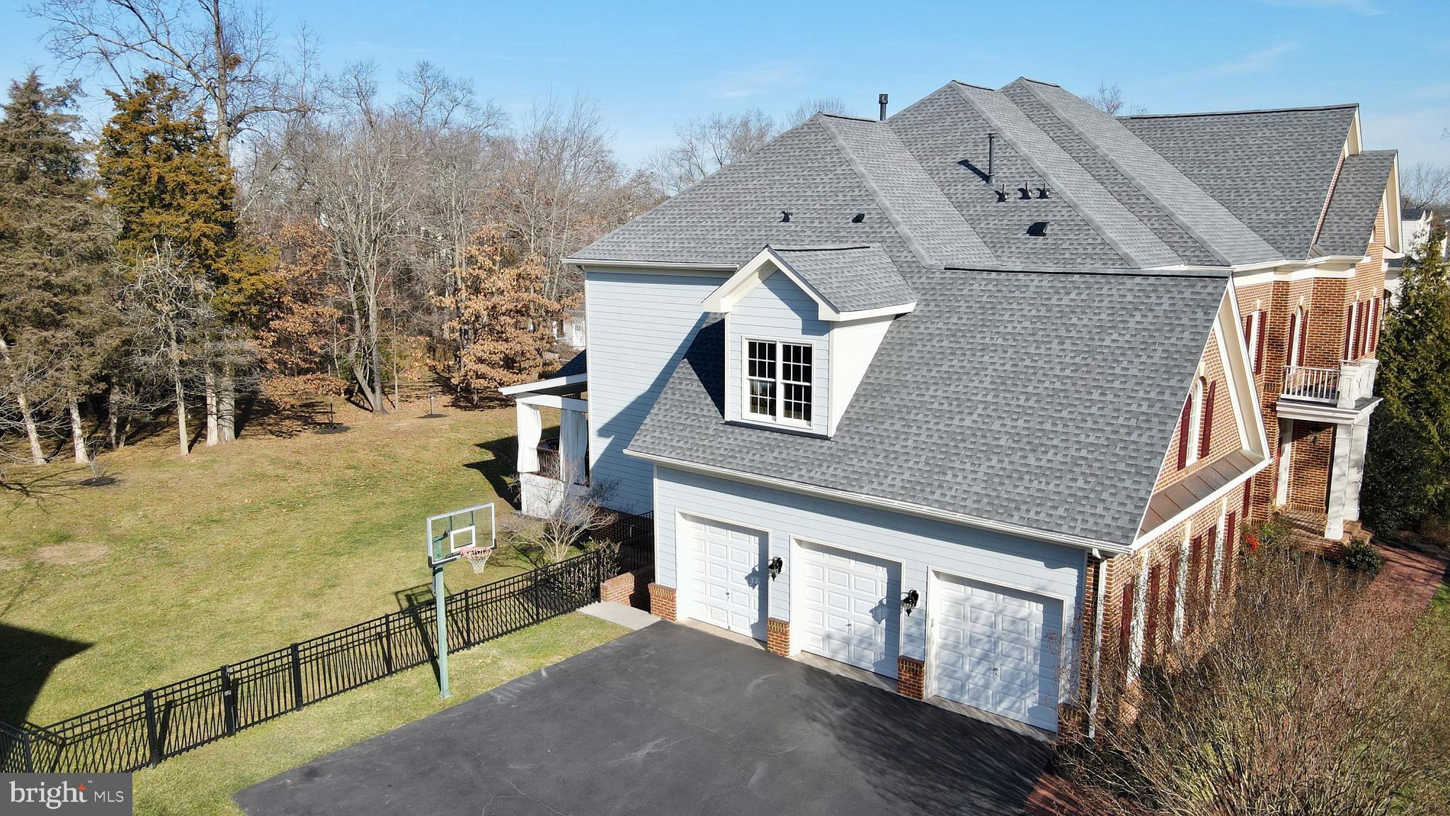 LANSDOWNE ON THE POTOMAC - Residential