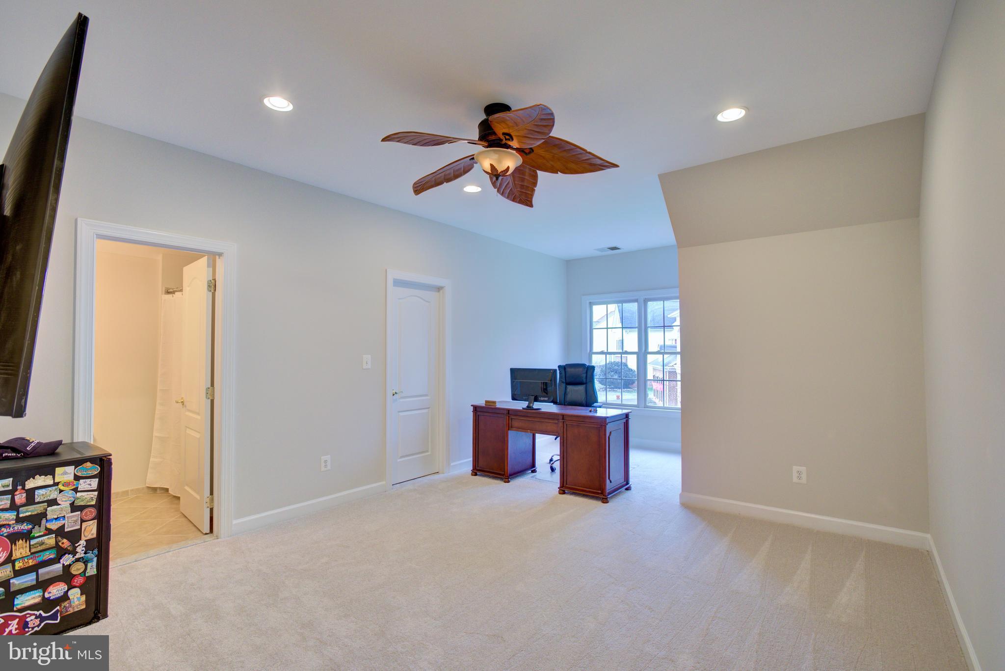 LANSDOWNE ON THE POTOMAC - Residential