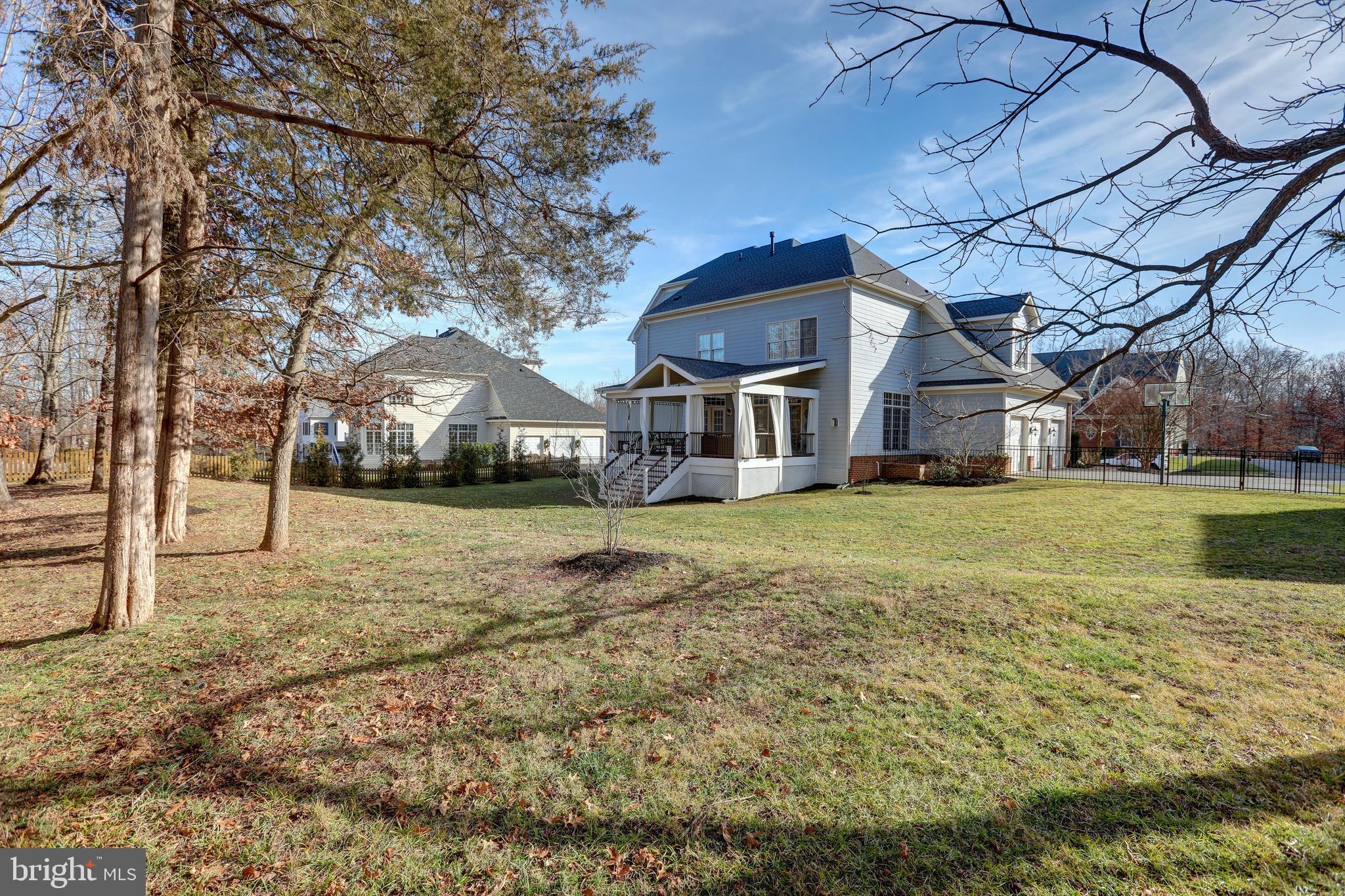 LANSDOWNE ON THE POTOMAC - Residential