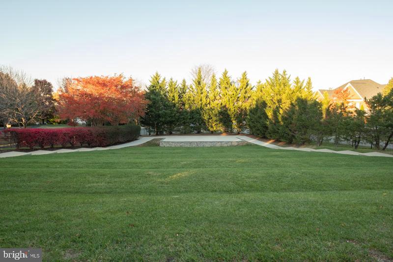 LANSDOWNE ON THE POTOMAC - Residential