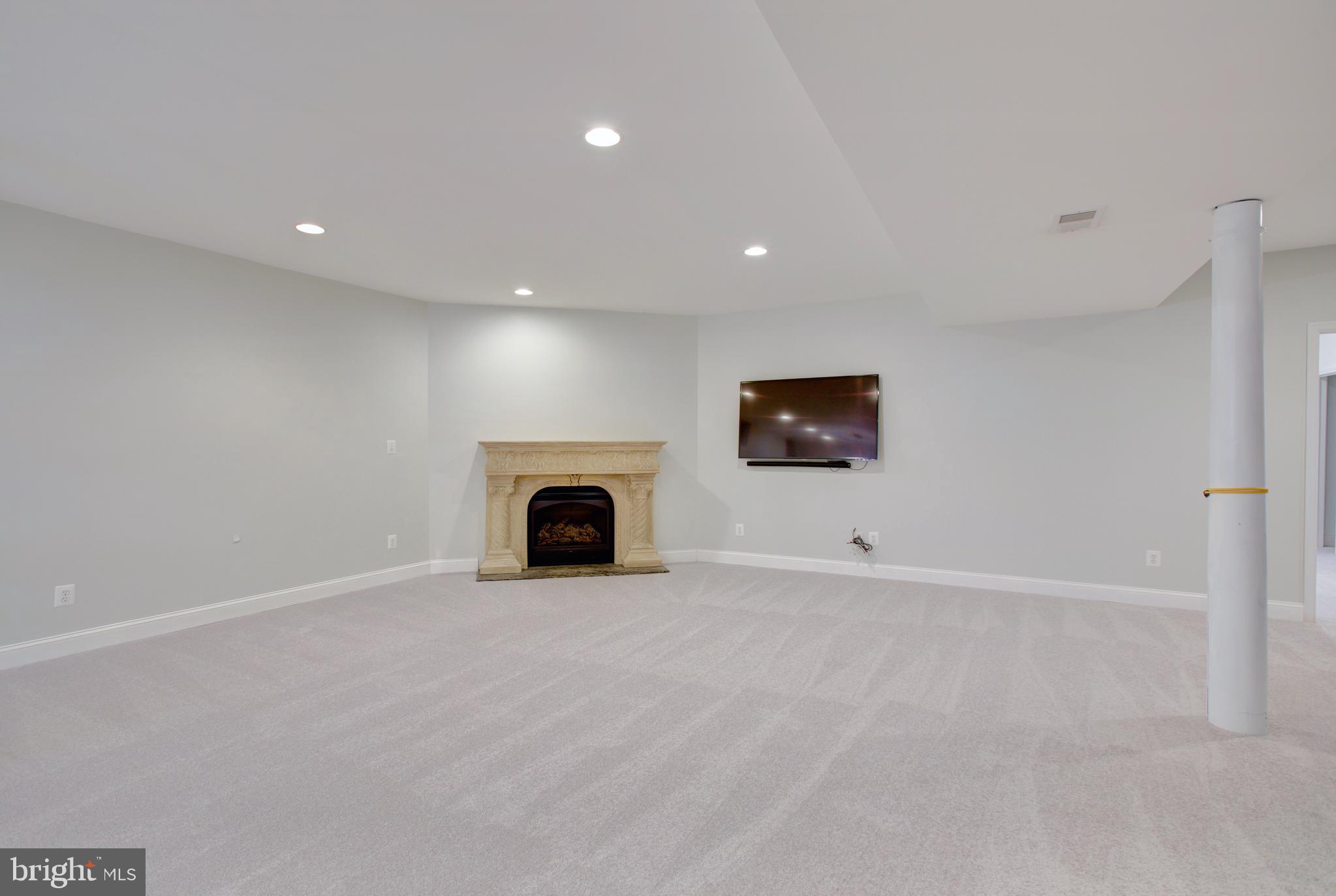 LANSDOWNE ON THE POTOMAC - Residential