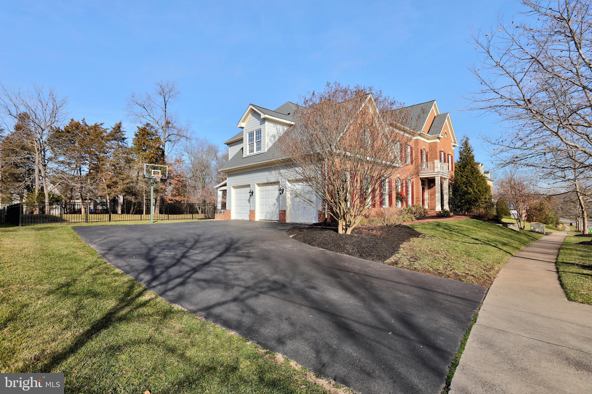 LANSDOWNE ON THE POTOMAC - Residential