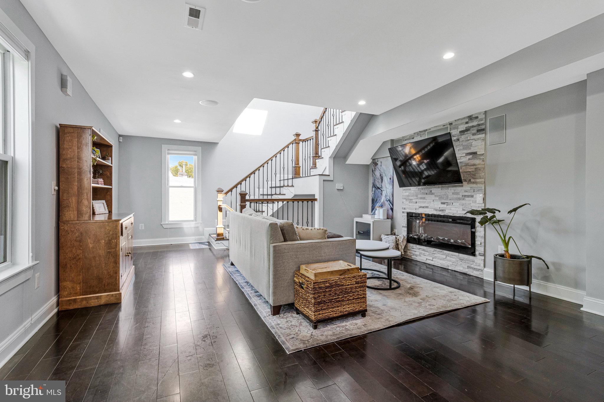 1501 1ST STREET NW 2