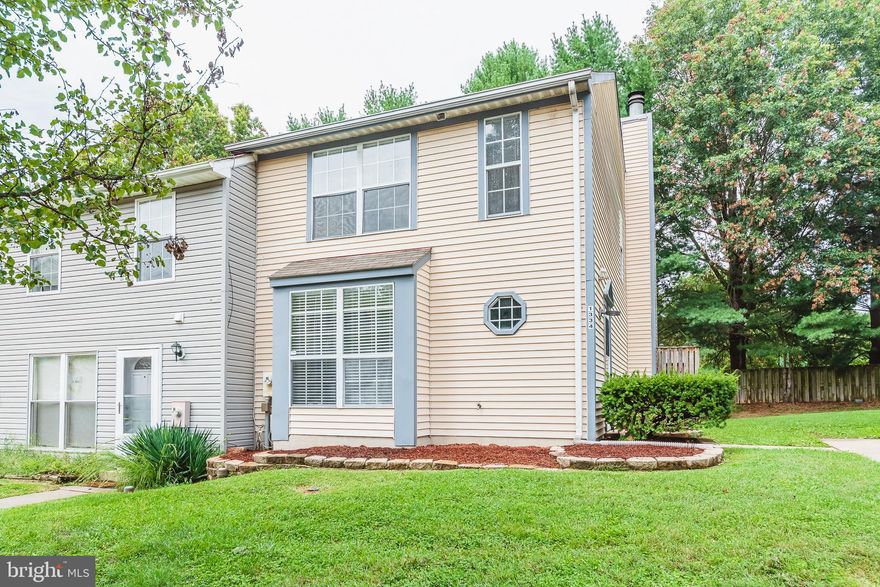 READY FOR NEW OWNERS!  2 BEDROOM, 1.5 BATHS END OF GROUP TOWNHOME--WOOD BURNING FIREPLACE--UPDATED KITCHEN WITH STAINLESS STEEL APPLIANCES AND LARGE BAY WINDOW--LARGE BEDROOMS--FENCED REAR YARD WITH DECK--SHED FOR STORAGE--PRIVATE WALKING TRAILS, PLAYGROUNDS AND SO MUCH MORE!