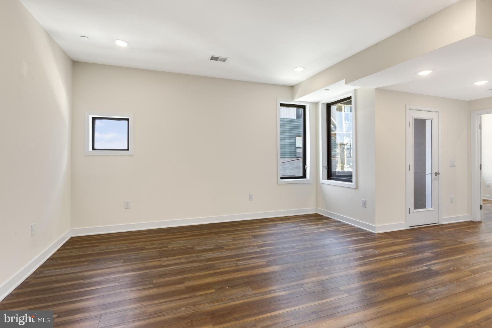 EAST KENSINGTON - Residential Lease