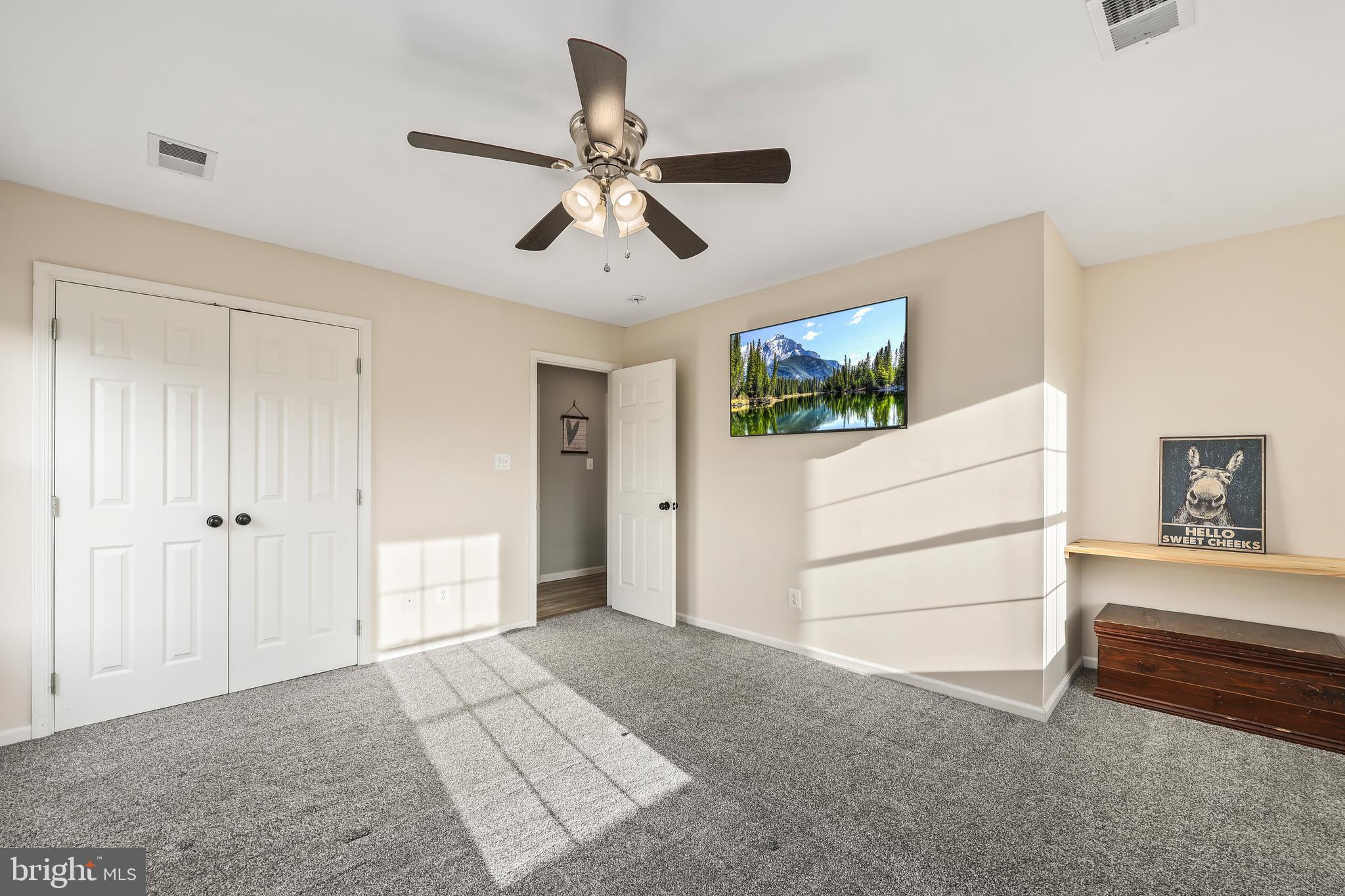 DUTCH HOLLOW - Residential