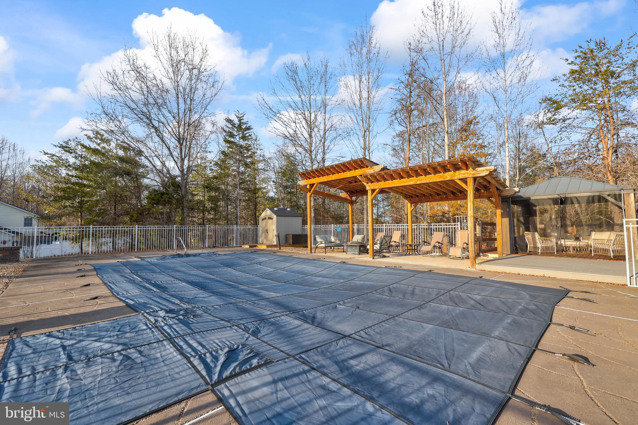 DUTCH HOLLOW - Residential