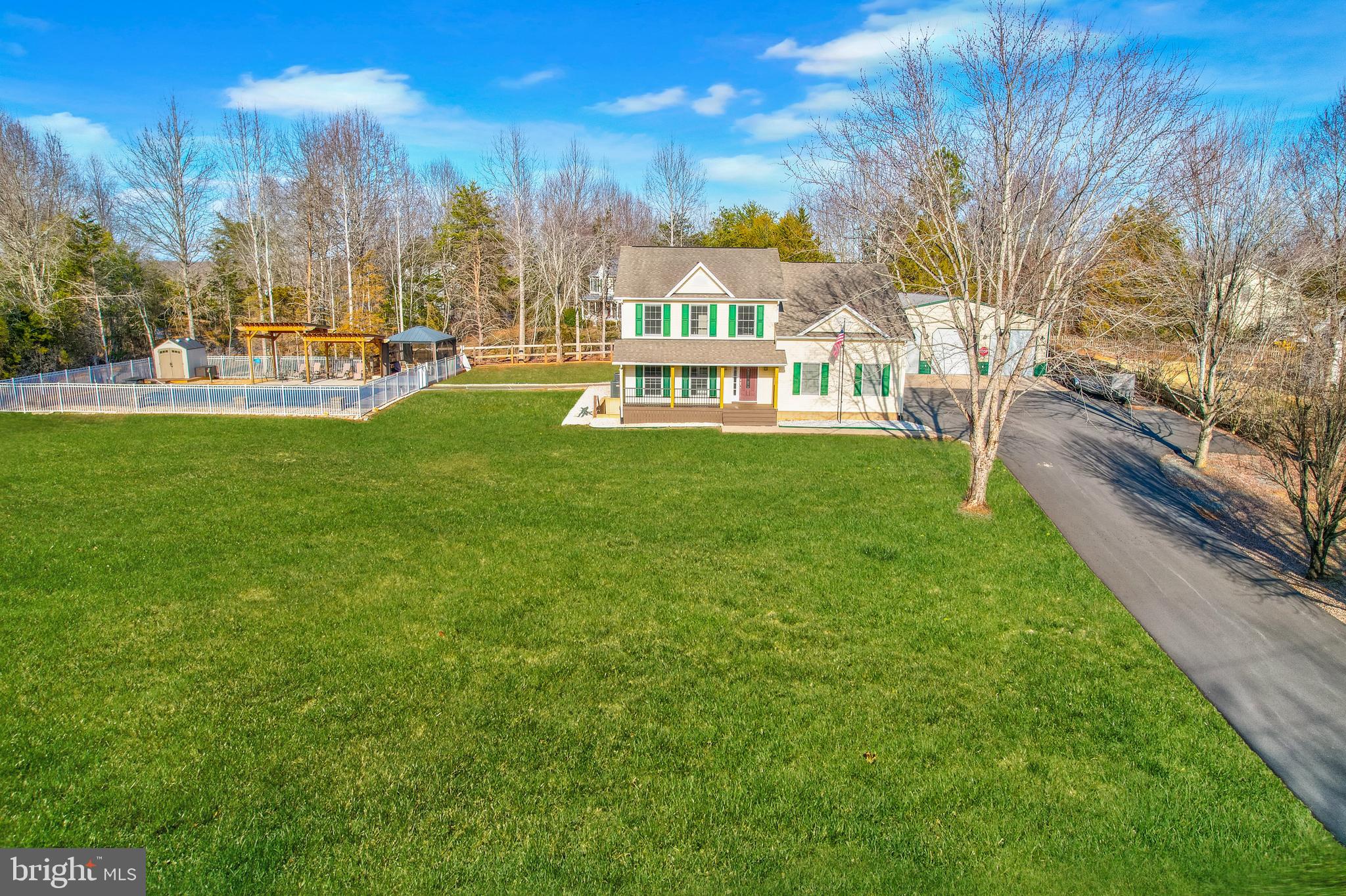 DUTCH HOLLOW - Residential