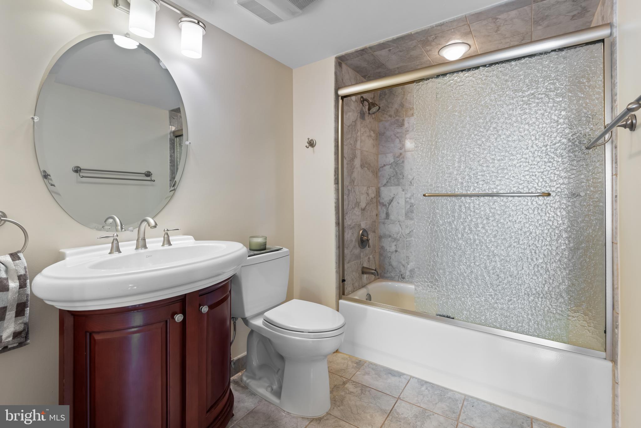 GALLERY AT WHITE FLINT - Residential